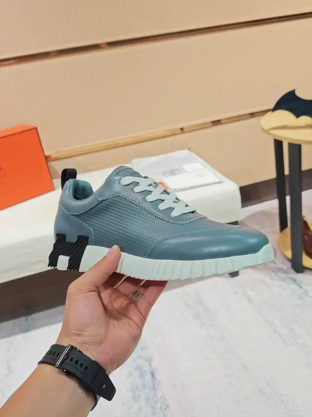 Hermès Sneakers Lifestyle Bleu Blanc Tige Matériau Mixte Semelle Médiane Sculptée Rainurée 2