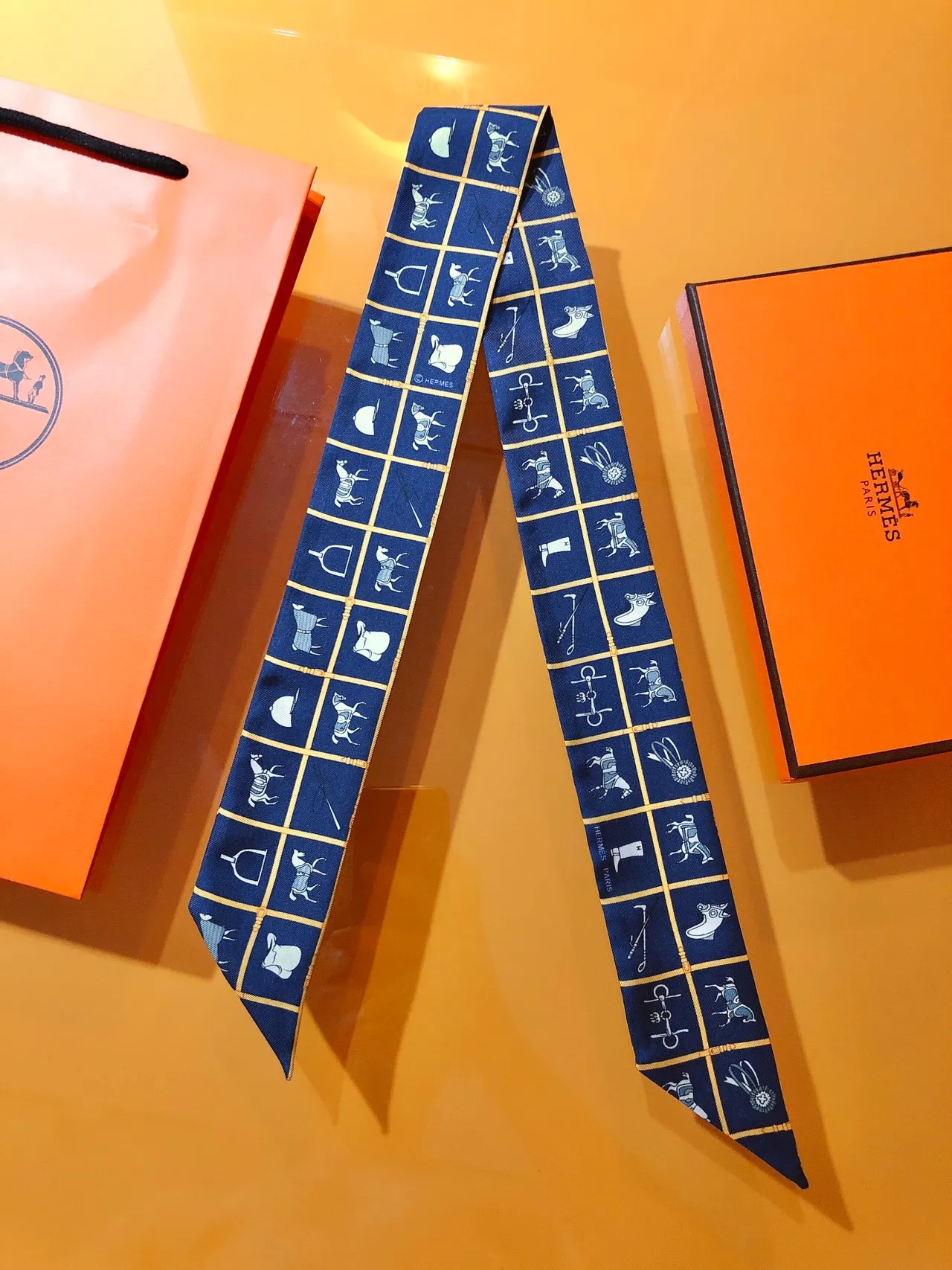 Hermès Carré de l’Écuyer Navy Yellow Silk Twill Grid Pattern Necktie 6