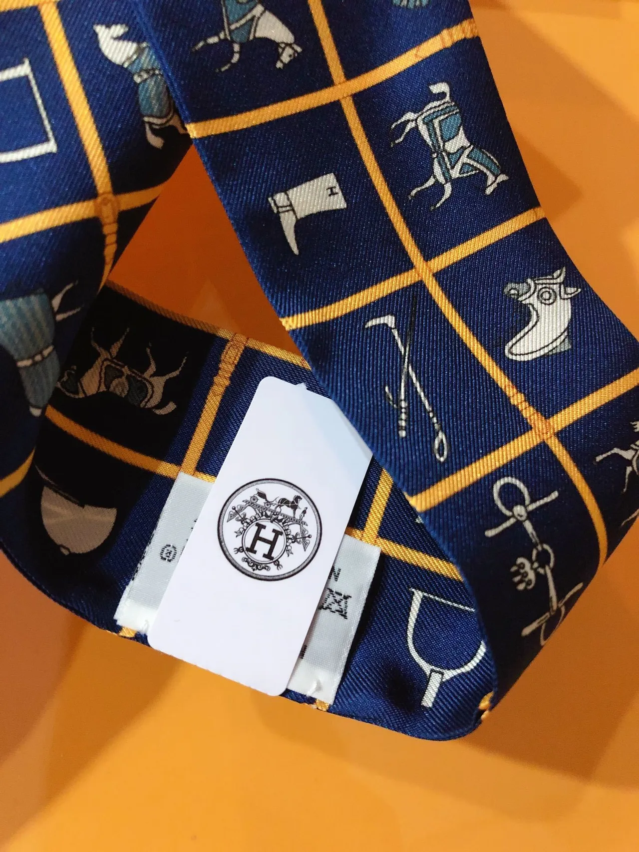 Hermès Carré de l’Écuyer Navy Yellow Silk Twill Grid Pattern Necktie 9