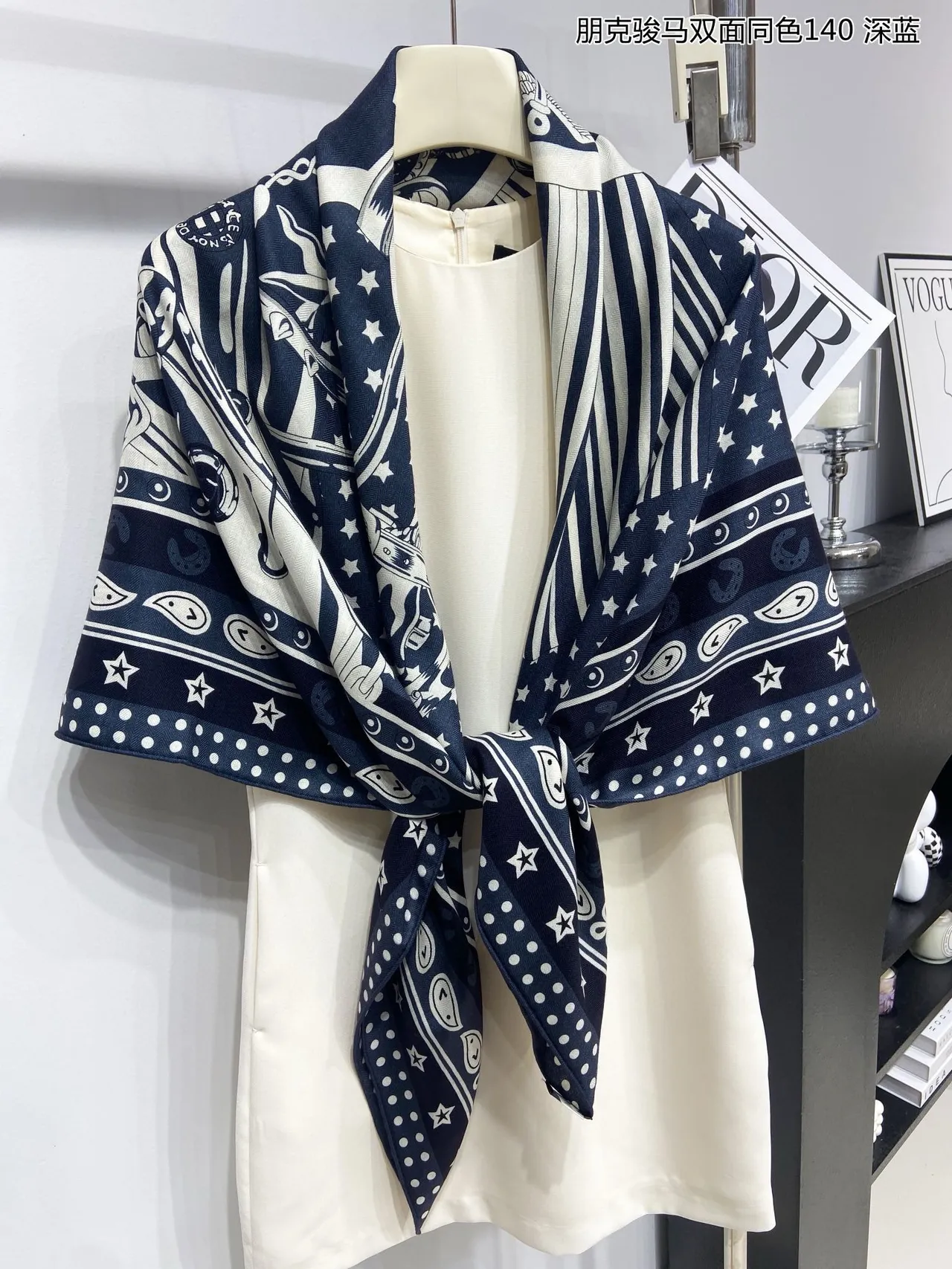 Hermès Carré Bleu marine blanc double-faced motif équestre écharpe en soie 8
