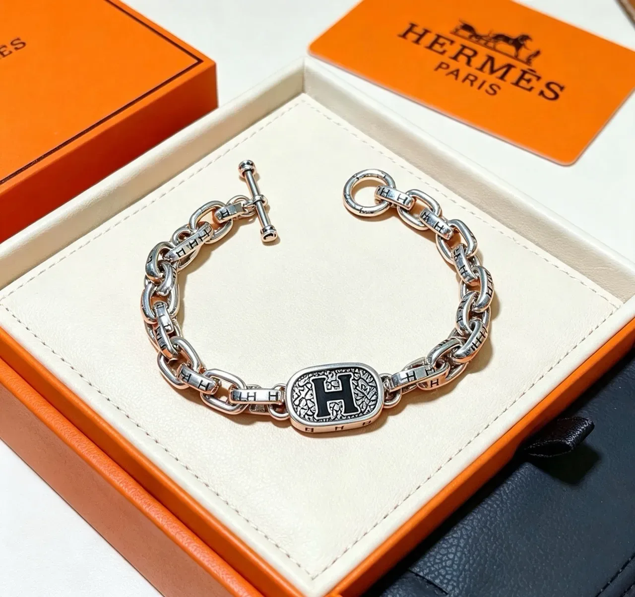 Hermès Chaine d'Ancre سلاسل قفلية فضية سوداء ثقيلة نقش 'H' أنماط سوار 2