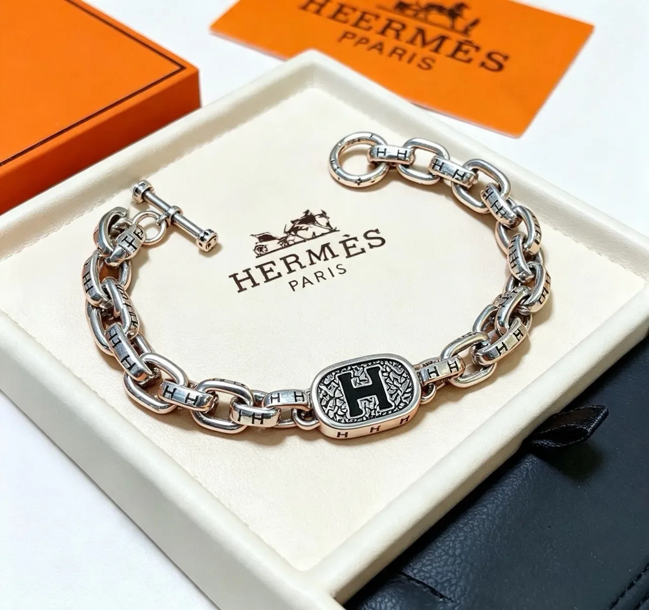 Hermès Chaine d'Ancre سلاسل قفلية فضية سوداء ثقيلة نقش 'H' أنماط سوار 3