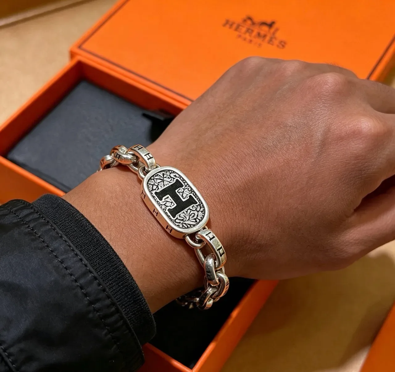 Hermès Chaine d'Ancre سلاسل قفلية فضية سوداء ثقيلة نقش 'H' أنماط سوار 4
