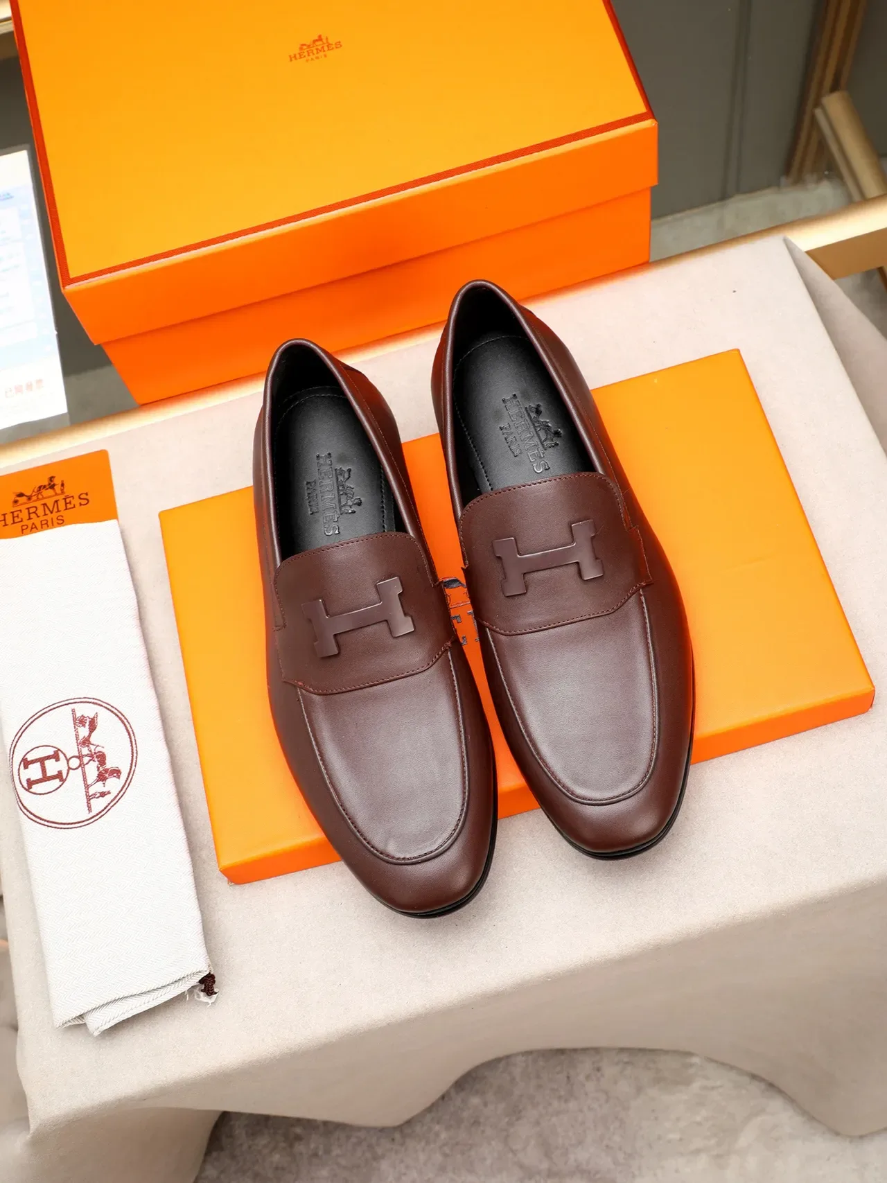 Mocassins Hermès H Logo em Couro Marrom Slip-On 2