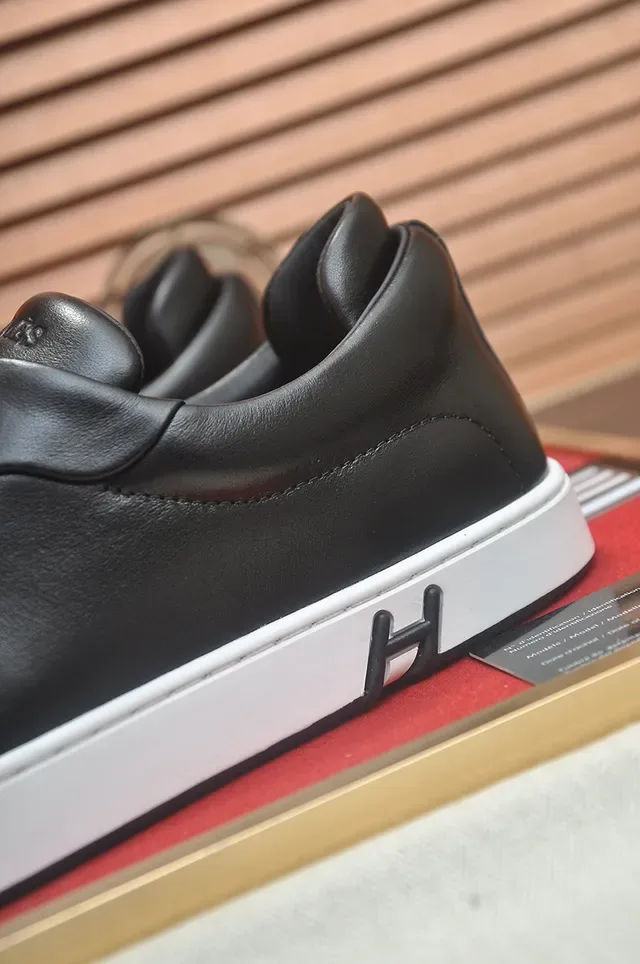 Hermès H Sneaker حذاء رياضي أسود وأبيض جلدي بنمط حياة 2