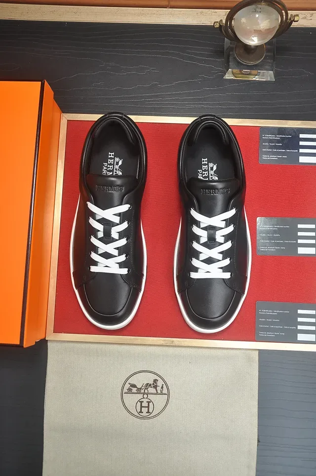 Hermès H Sneaker حذاء رياضي أسود وأبيض جلدي بنمط حياة 5
