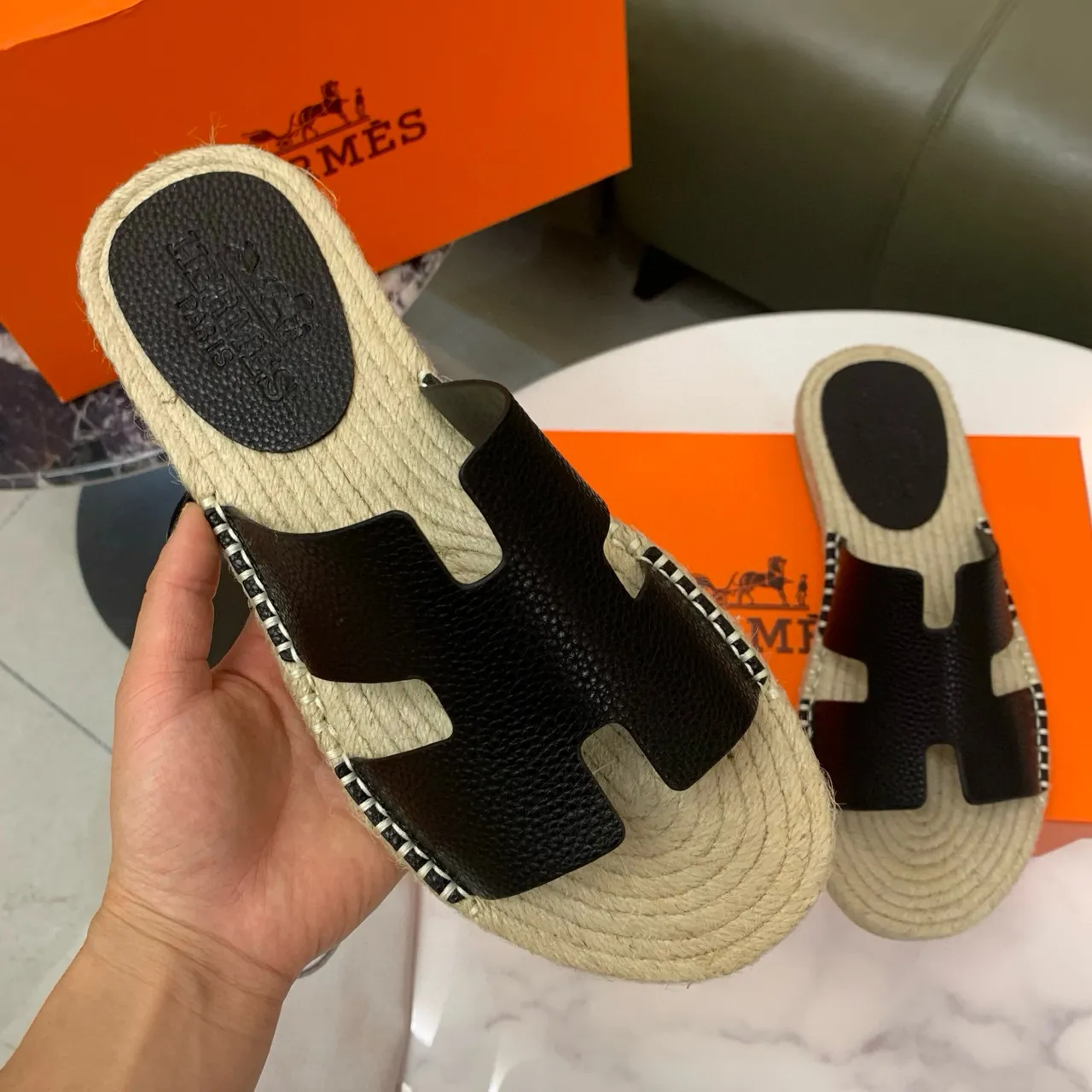 Hermès Oran Espadrilles en cuir noir et jute 4