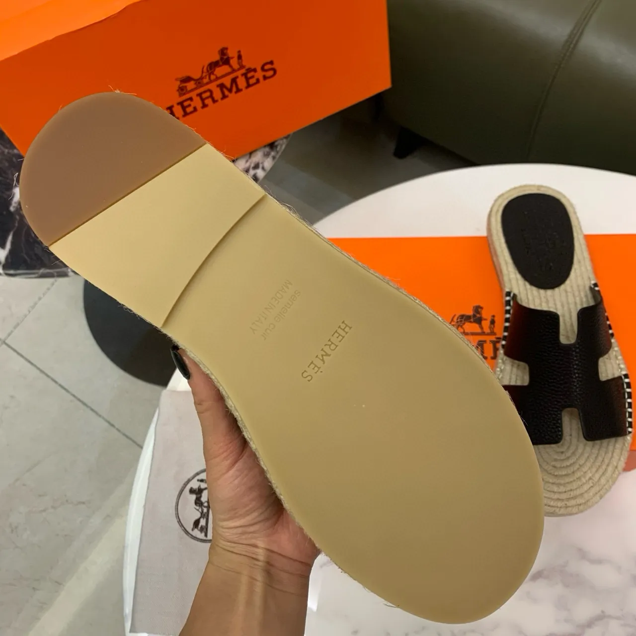 Hermès Oran Espadrilles en cuir noir et jute 9