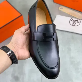 Hermès Oran Mocassim Preto de Couro com Fivela H