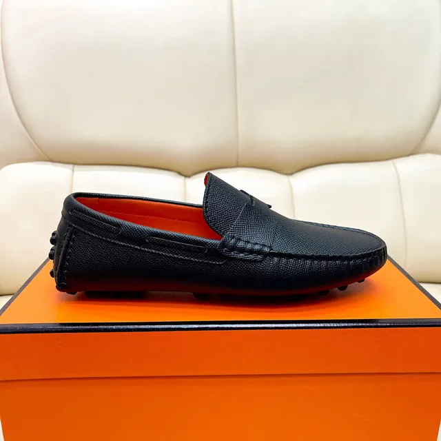 Hermès Oran Mocassins en Cuir Noir Grainé 2