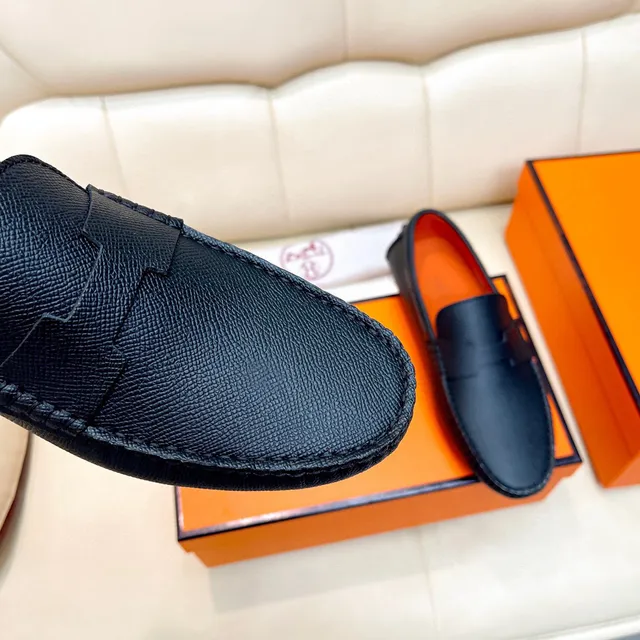 Hermès Oran Mocassins en Cuir Noir Grainé 4