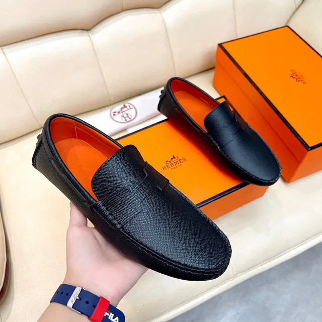 Hermès Oran Mocassins en Cuir Noir Grainé 6