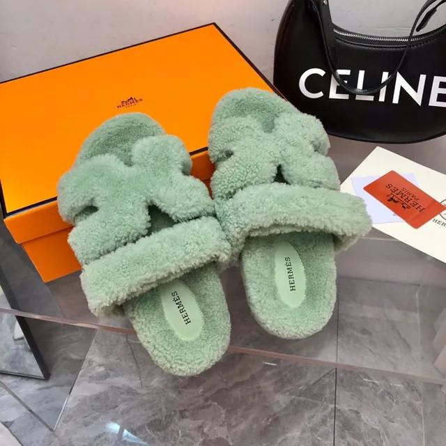 Hermès Oran Green Beige Matériau pelucheux type shearling doubles brides larges chaussons 2