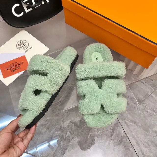 Hermès Oran Green Beige Matériau pelucheux type shearling doubles brides larges chaussons 6
