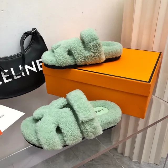 Hermès Oran Green Beige Matériau pelucheux type shearling doubles brides larges chaussons 7