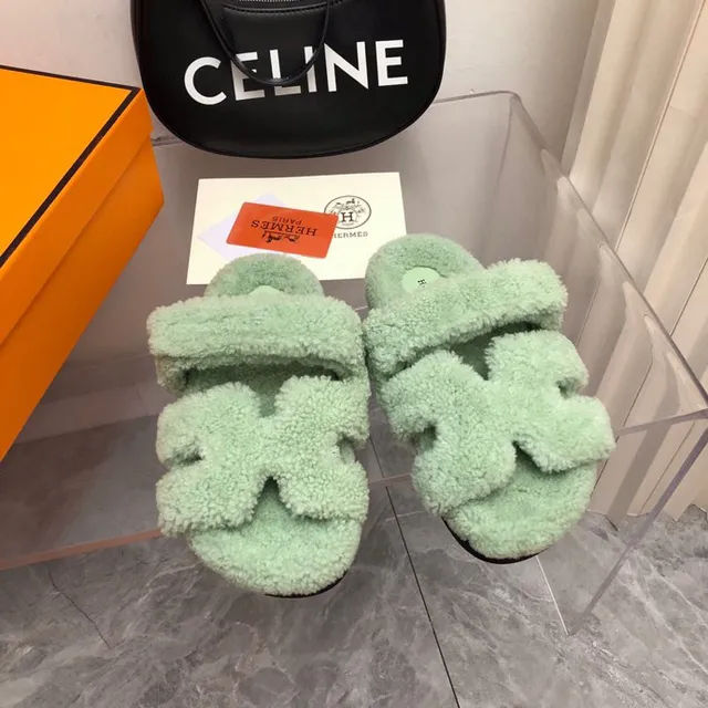 Hermès Oran Green Beige Matériau pelucheux type shearling doubles brides larges chaussons 9