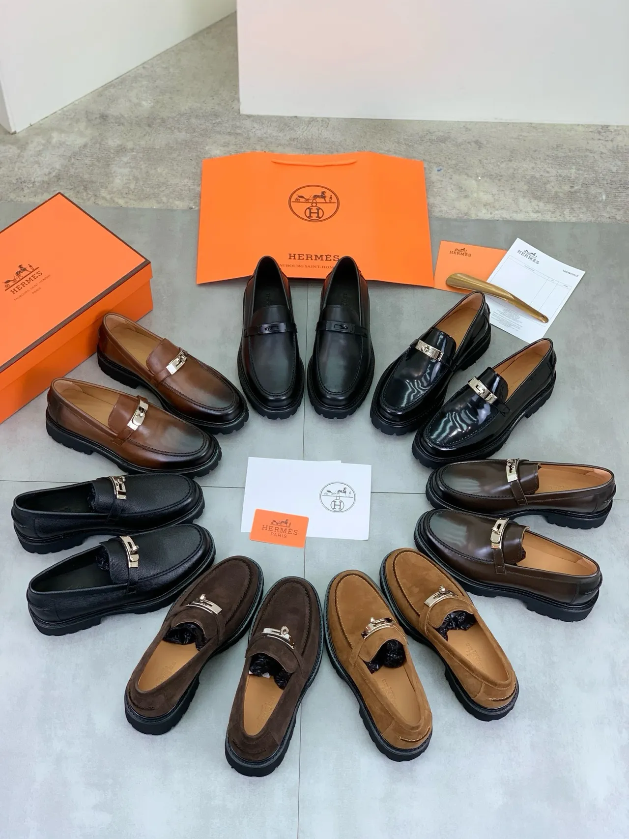 Hermès Oran Loafer Marron Noir Suède Supérieur Boucle Métal en Forme de H Loafer 2