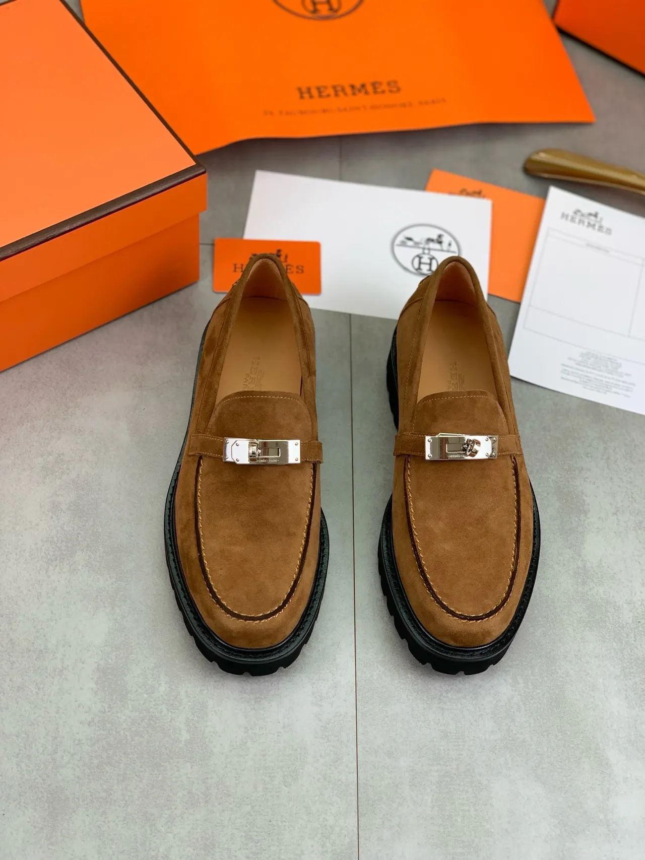 Hermès Oran Loafer Marron Noir Suède Supérieur Boucle Métal en Forme de H Loafer 5