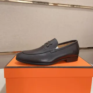 Hermès Oran भूरे चमड़े के H-बकल लोफर्स