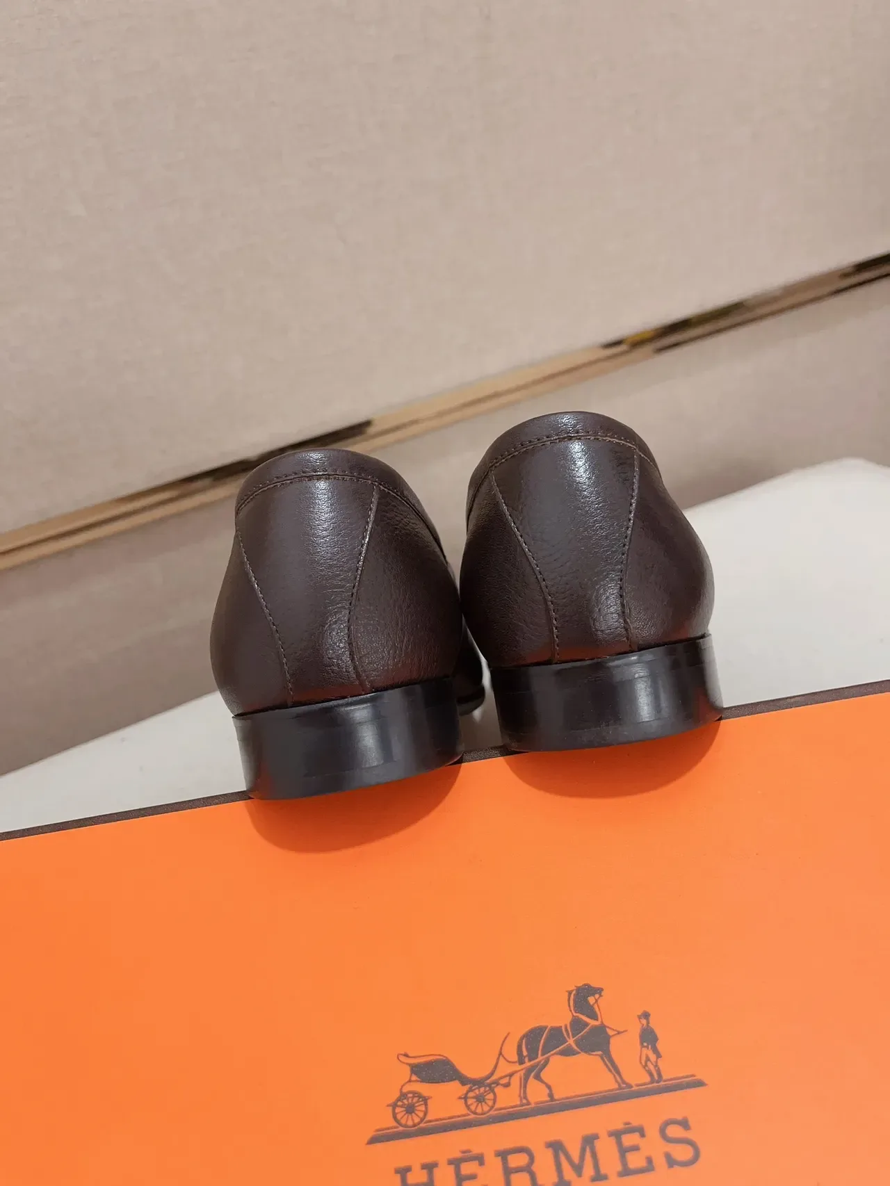 Hermès Oran भूरे चमड़े के H-बकल लोफर्स 2