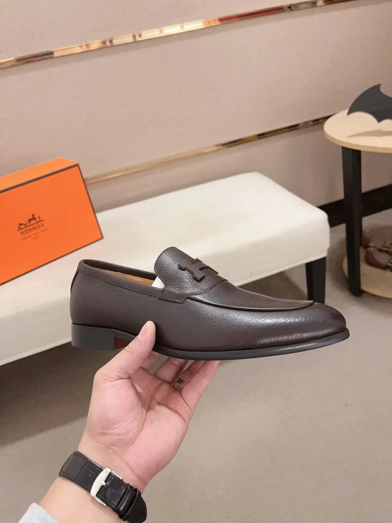 Hermès Oran भूरे चमड़े के H-बकल लोफर्स 3