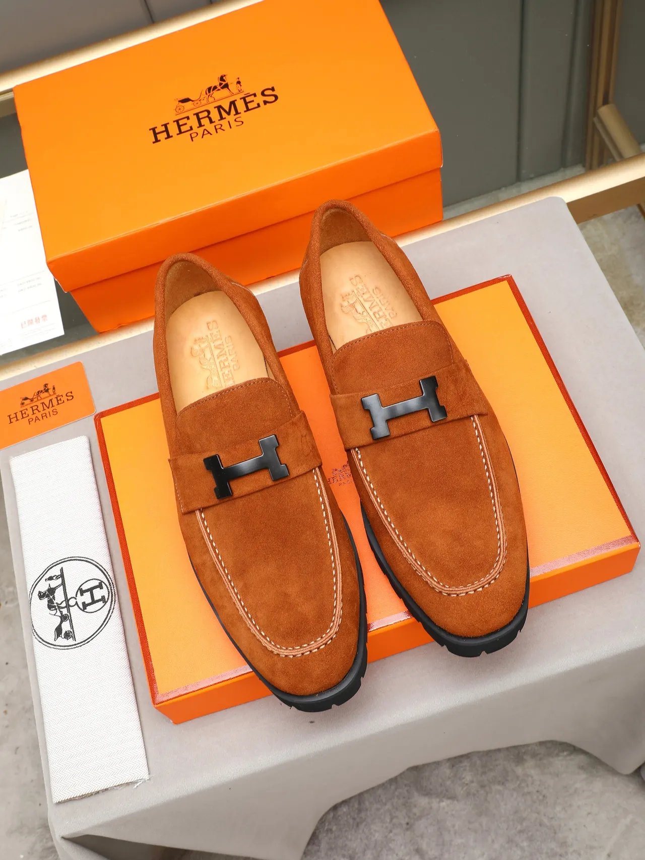 Hermès Oran Loafer কমলা কালো সুয়েড উপর H-Buckle Strap লোফার 2