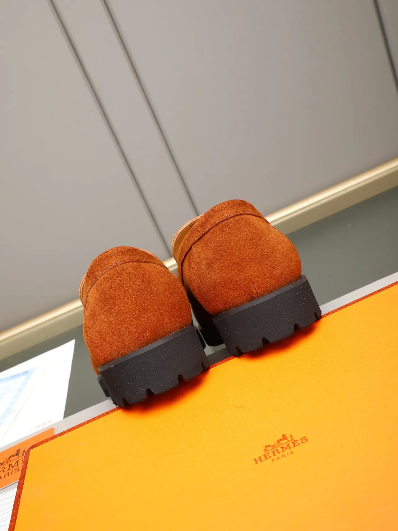 Hermès Oran Loafer কমলা কালো সুয়েড উপর H-Buckle Strap লোফার 3