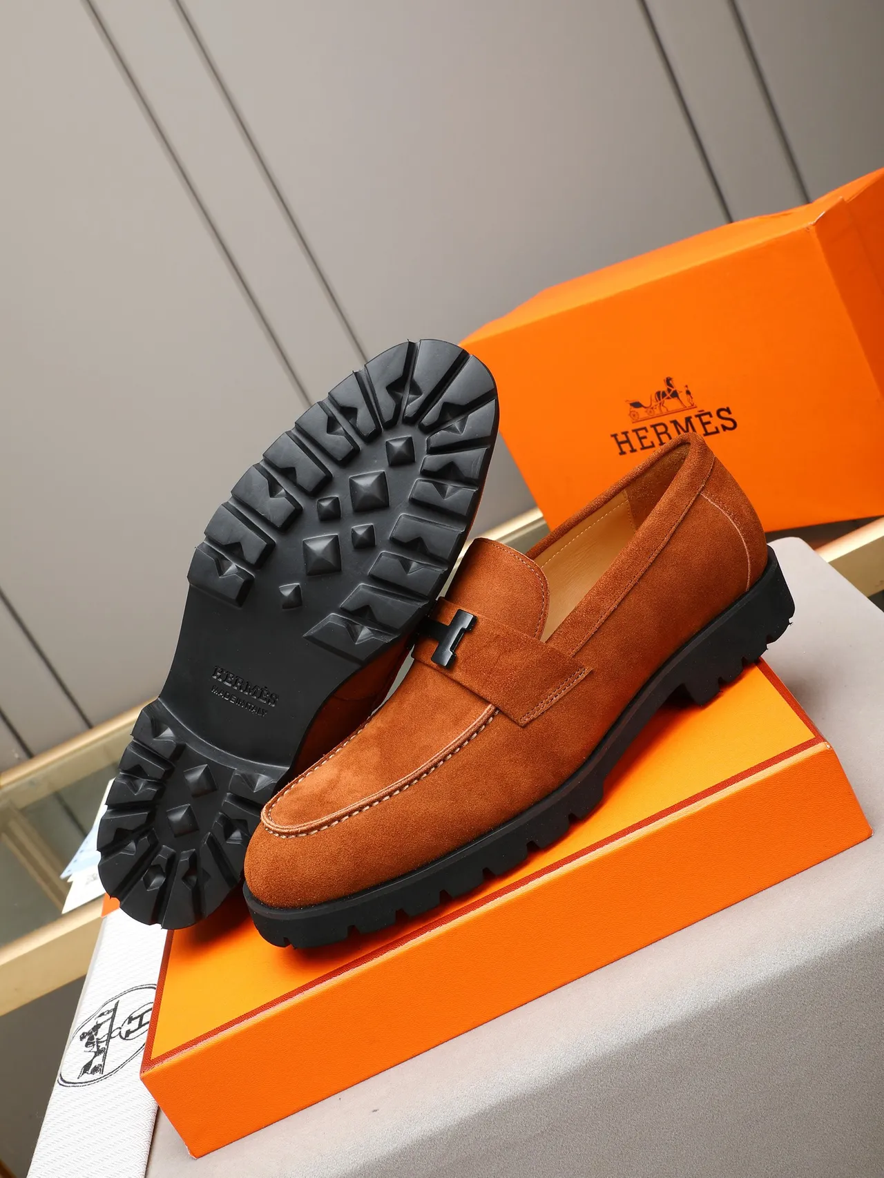 Hermès Oran Loafer কমলা কালো সুয়েড উপর H-Buckle Strap লোফার 4