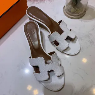 Hermès Oran Slide White Textured Leather H-Strap Slippers