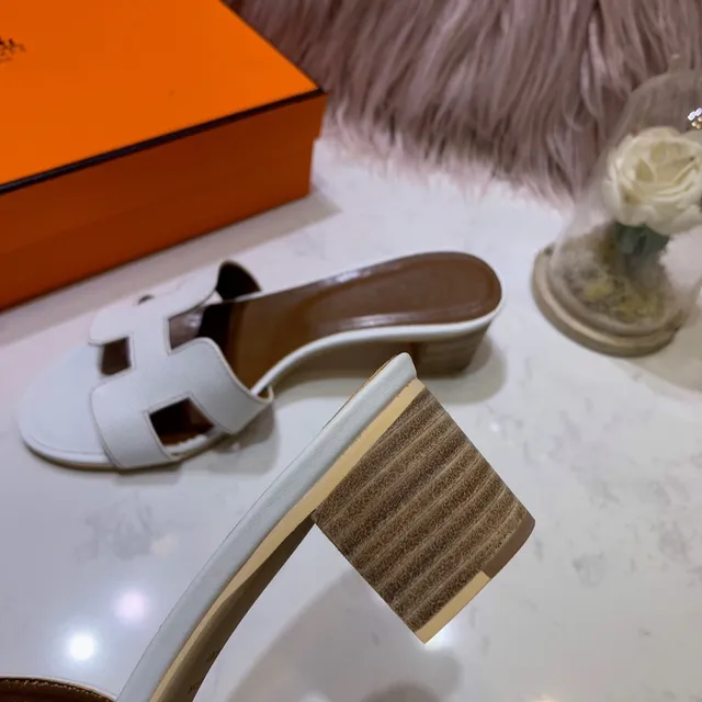 Hermès Oran Slide White Textured Leather H-Strap Slippers 2
