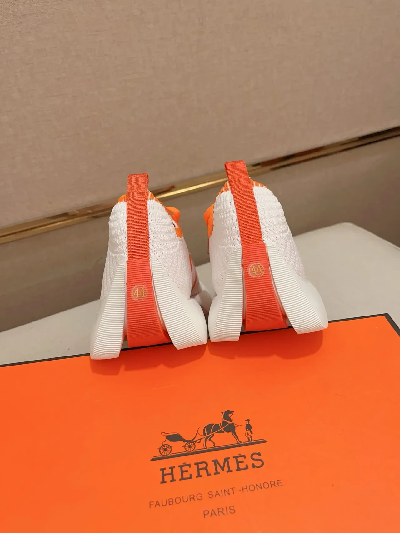 Hermès Oran Sneaker sneakers de style de vie blancs et oranges 3