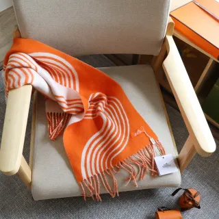Hermès কমলা ও সাদা লহরায়িত ধারযুক্ত ক্যাশমির শাল