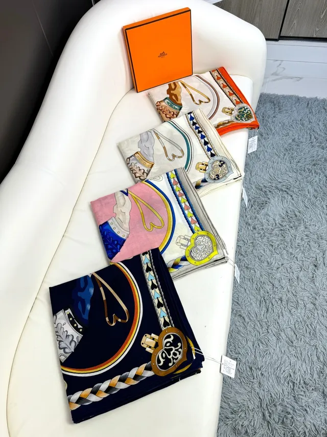 Hermès écharpe en soie motif de corde tressée imprimée 6