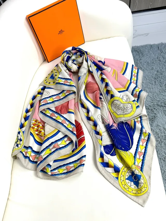 Hermès écharpe en soie motif de corde tressée imprimée 9