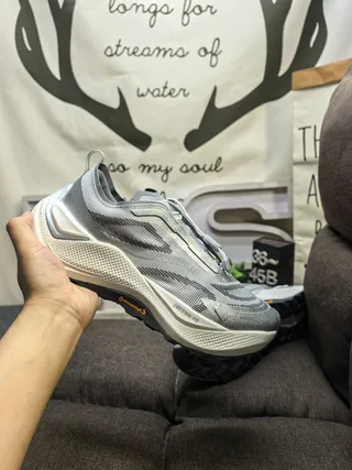 Hoka Cinza Branco Engineered Knit Upper Sculpted Multi-Density Midsole Tênis de Corrida 5