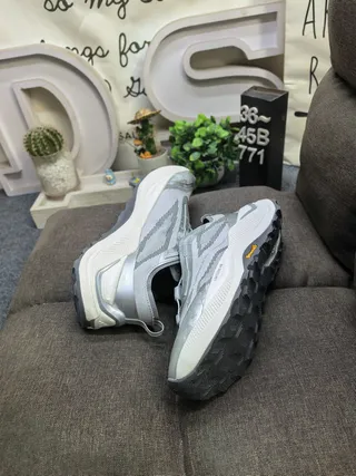 Hoka Cinza Branco Engineered Knit Upper Sculpted Multi-Density Midsole Tênis de Corrida 6
