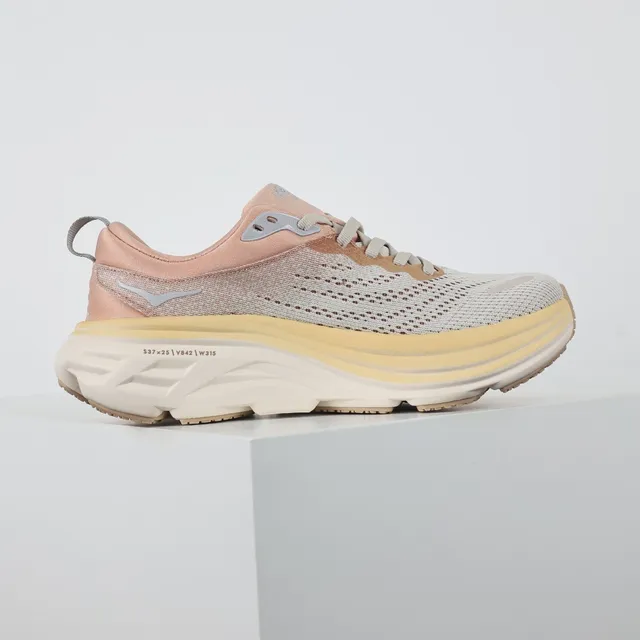 Hoka Chaussures de course rose beige avec upper de maille ingénieril, semelle intermédiaire amortie en couches. 7