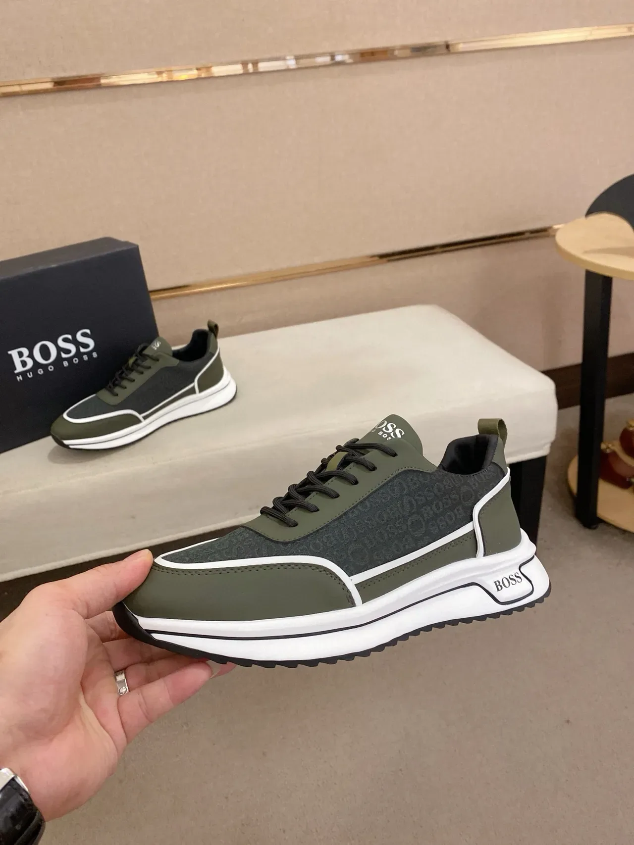 Hugo Boss Vert Armée, Blanc, Olive, Synthétique Haut, Panneau Gris Monogrammé, Chaussures Lifestyle 3