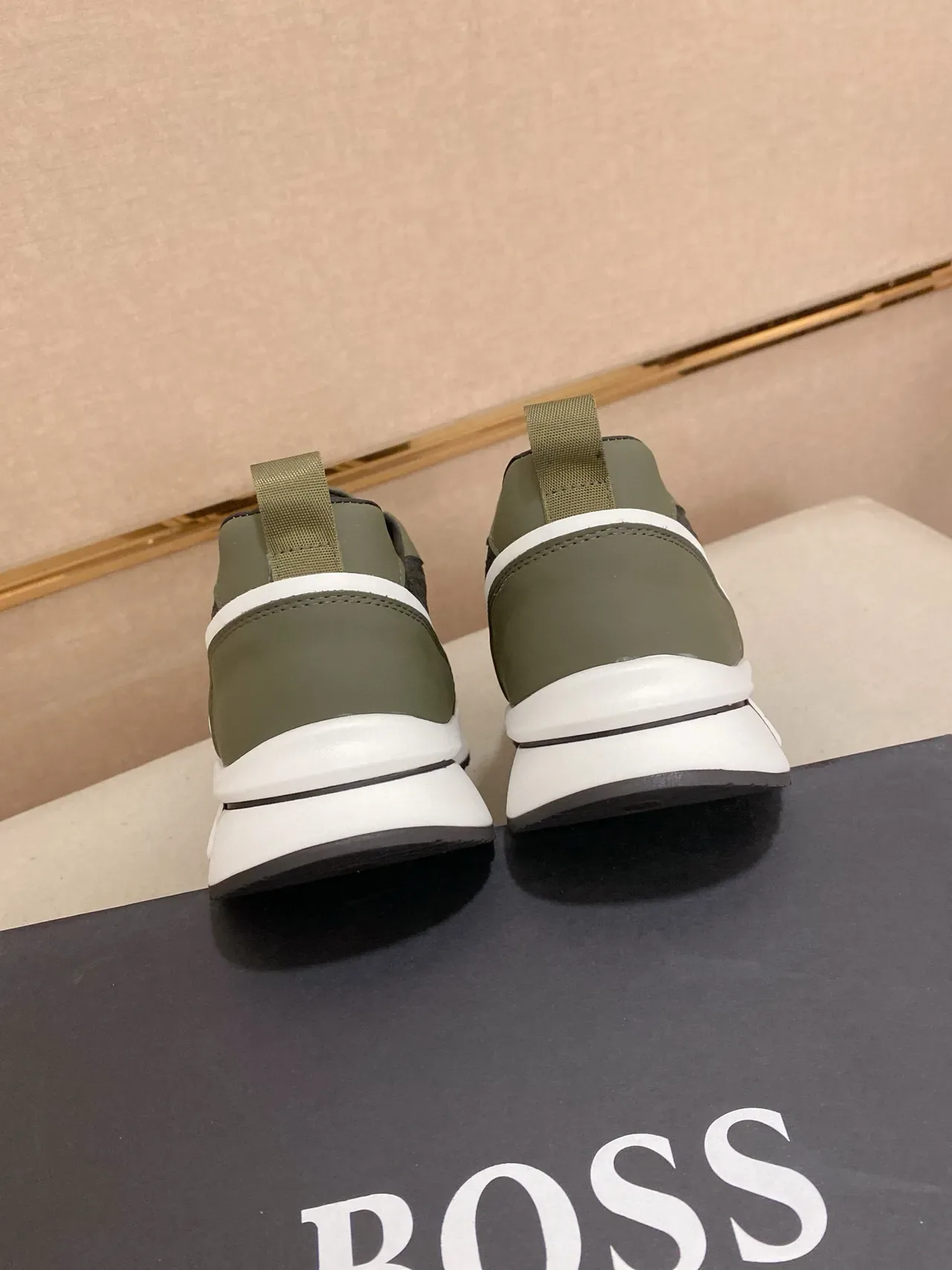 Hugo Boss Vert Armée, Blanc, Olive, Synthétique Haut, Panneau Gris Monogrammé, Chaussures Lifestyle 8