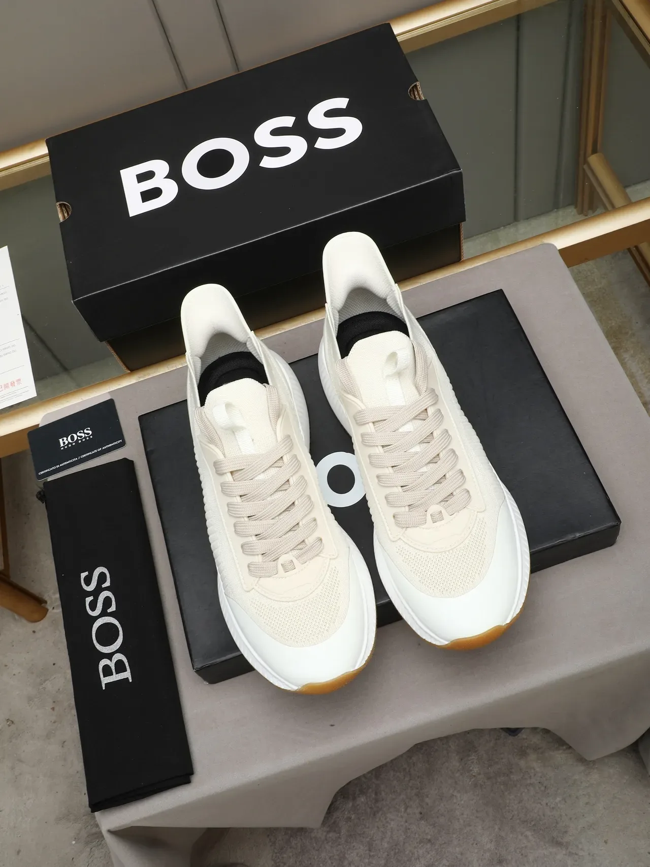 Hugo Boss بيجي بني محبوك أعلى منحوت أبيض وسطى حذاء رياضي 2