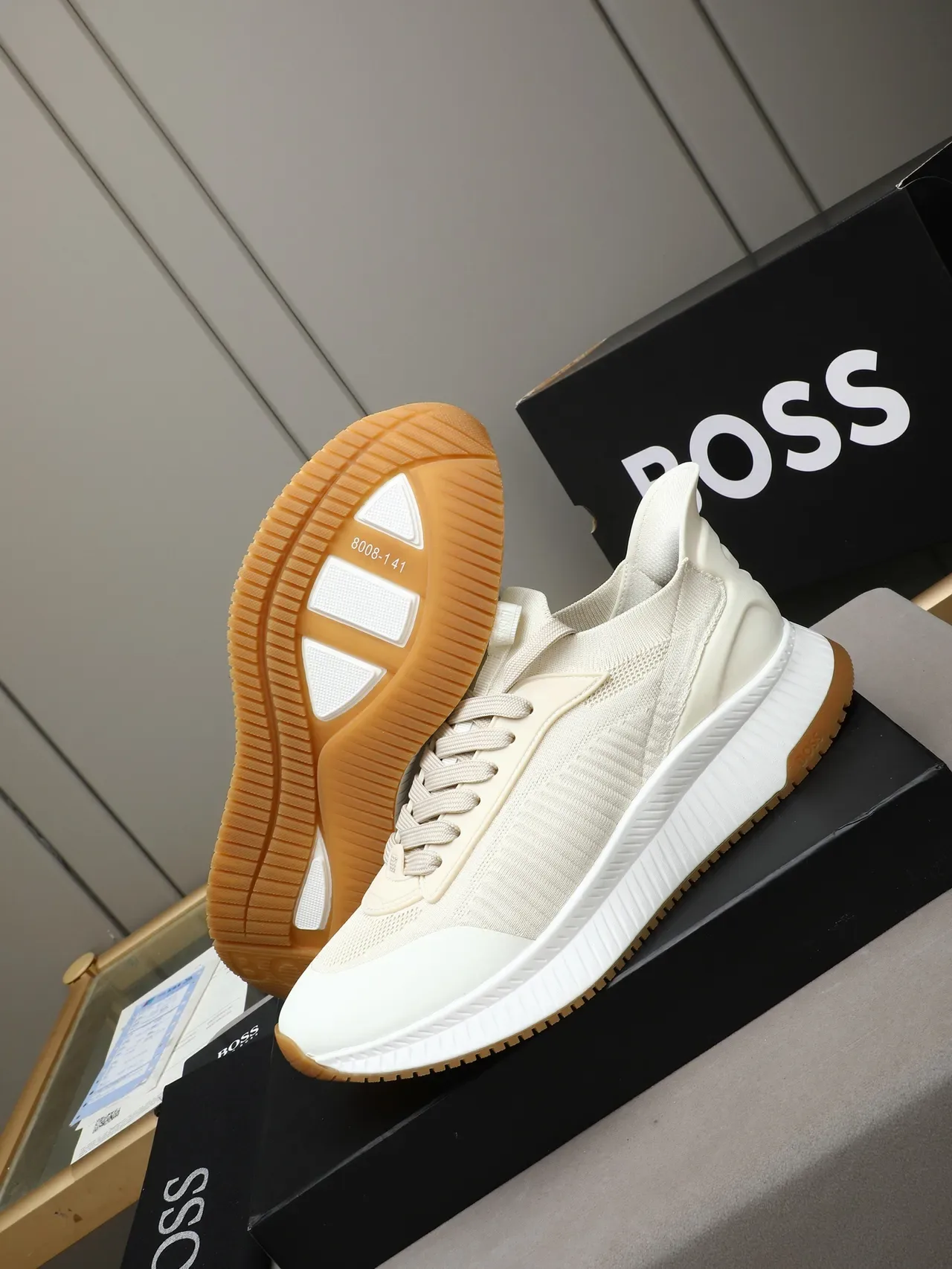 Hugo Boss بيجي بني محبوك أعلى منحوت أبيض وسطى حذاء رياضي 4