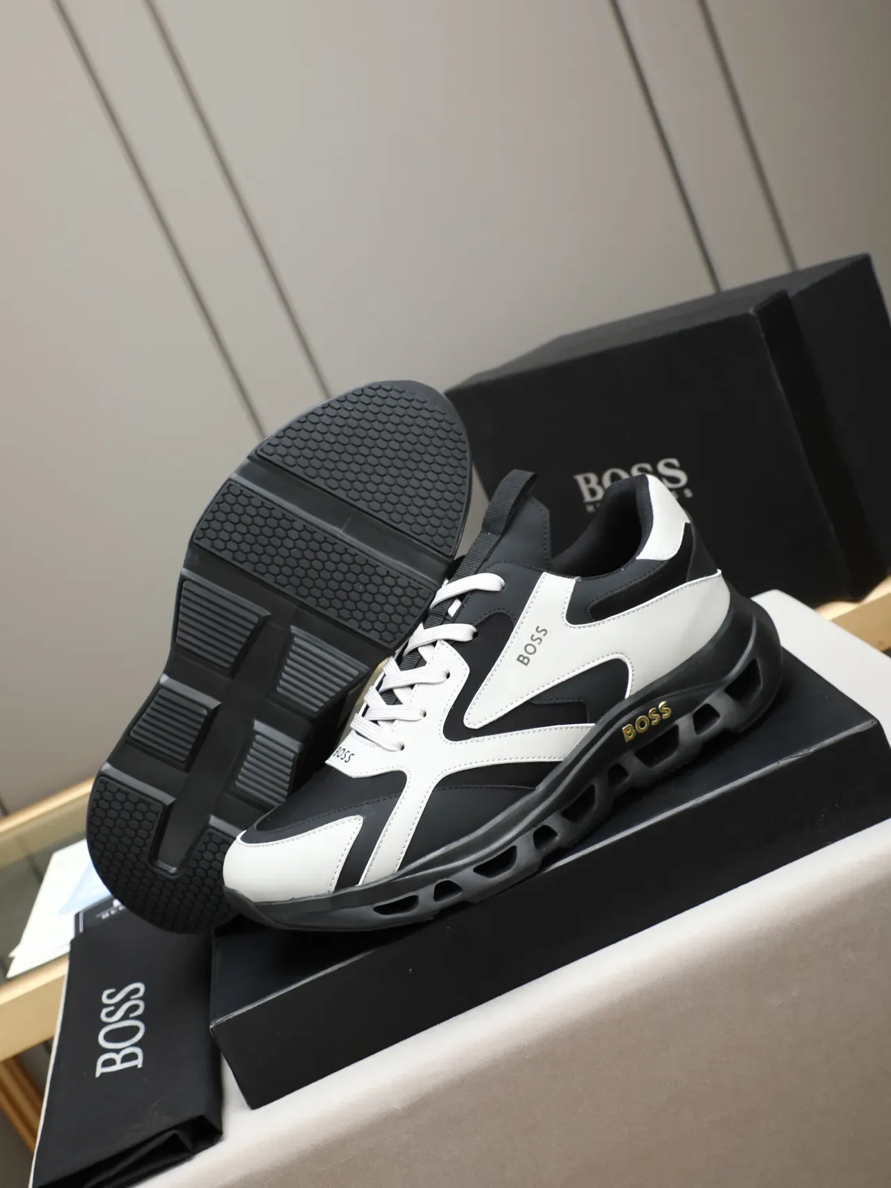 Hugo Boss Black White Color-Blocked Upper Sculpted Perforated Midsole Lifestyle Sneakers 4