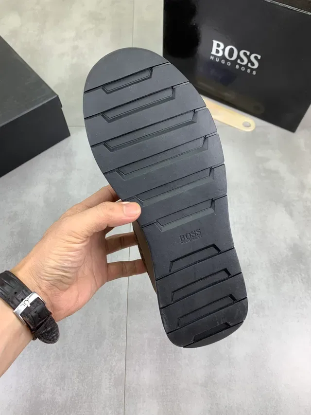 Hugo Boss Tênis Lifestyle Slip-On de Camurça com Monograma-Embossed 3