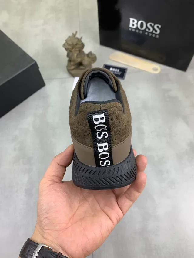 Hugo Boss Tênis Lifestyle Slip-On de Camurça com Monograma-Embossed 4