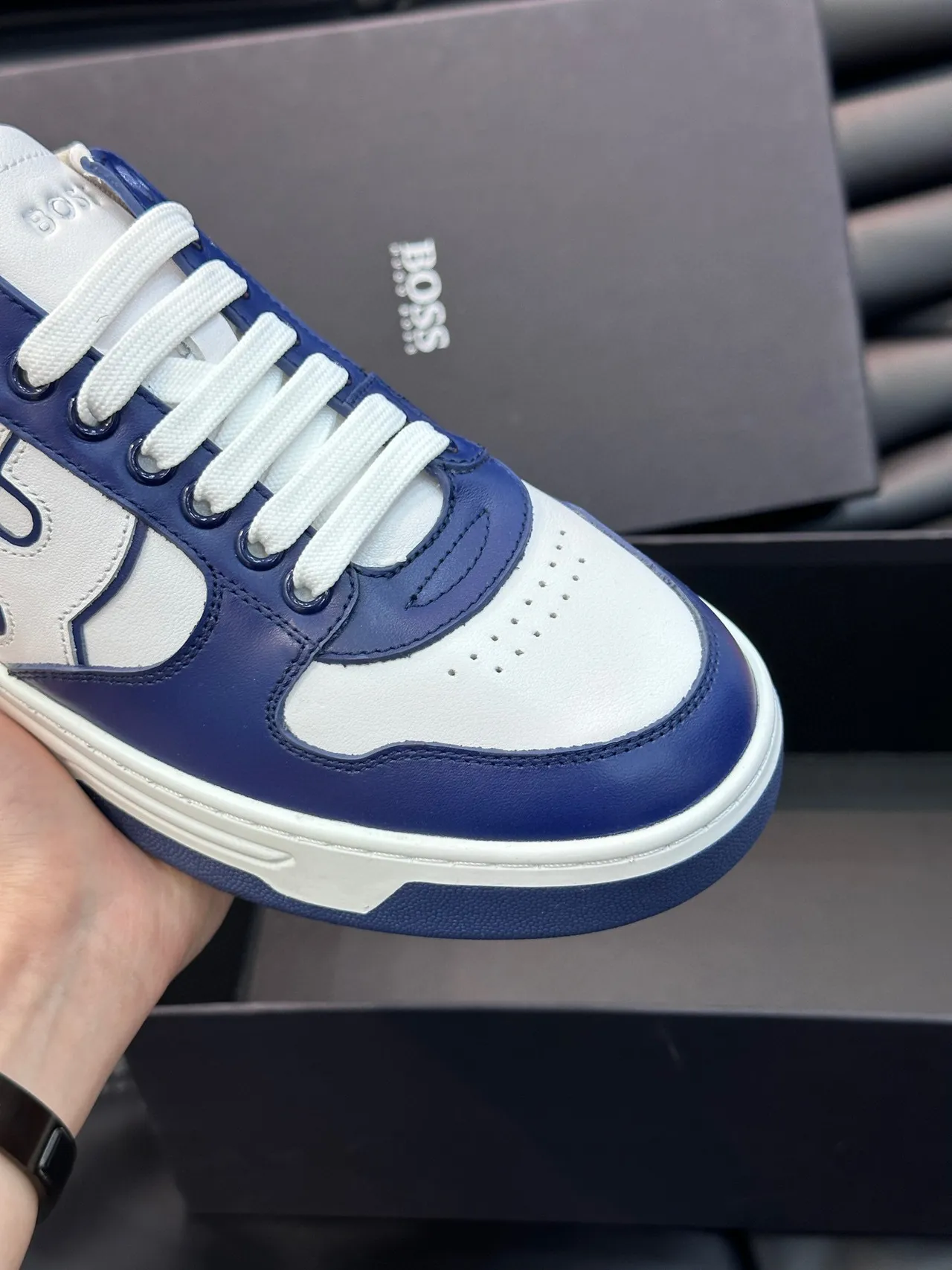 Hugo Boss Sneakers Lifestyle en Cuir Navy et Blanc de Deux Tons 3