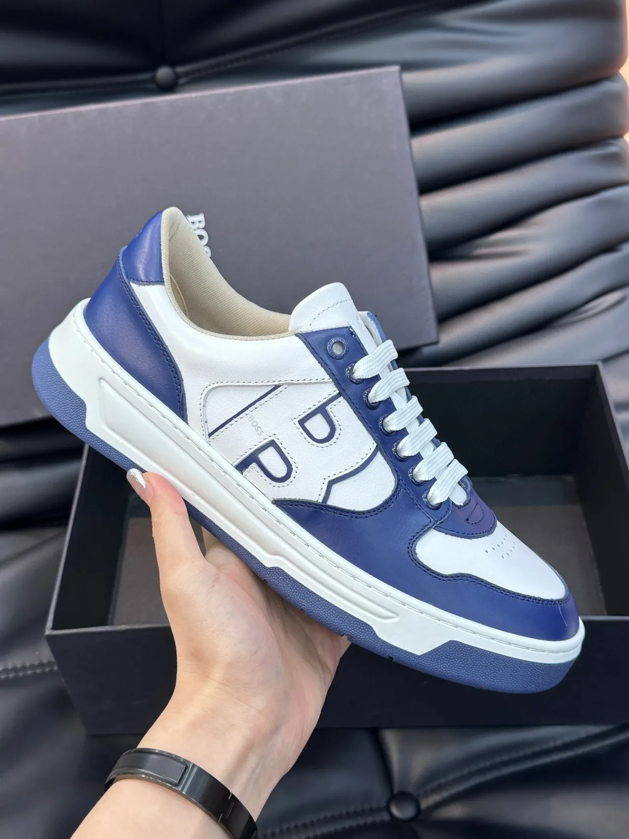 Hugo Boss Sneakers Lifestyle en Cuir Navy et Blanc de Deux Tons 4