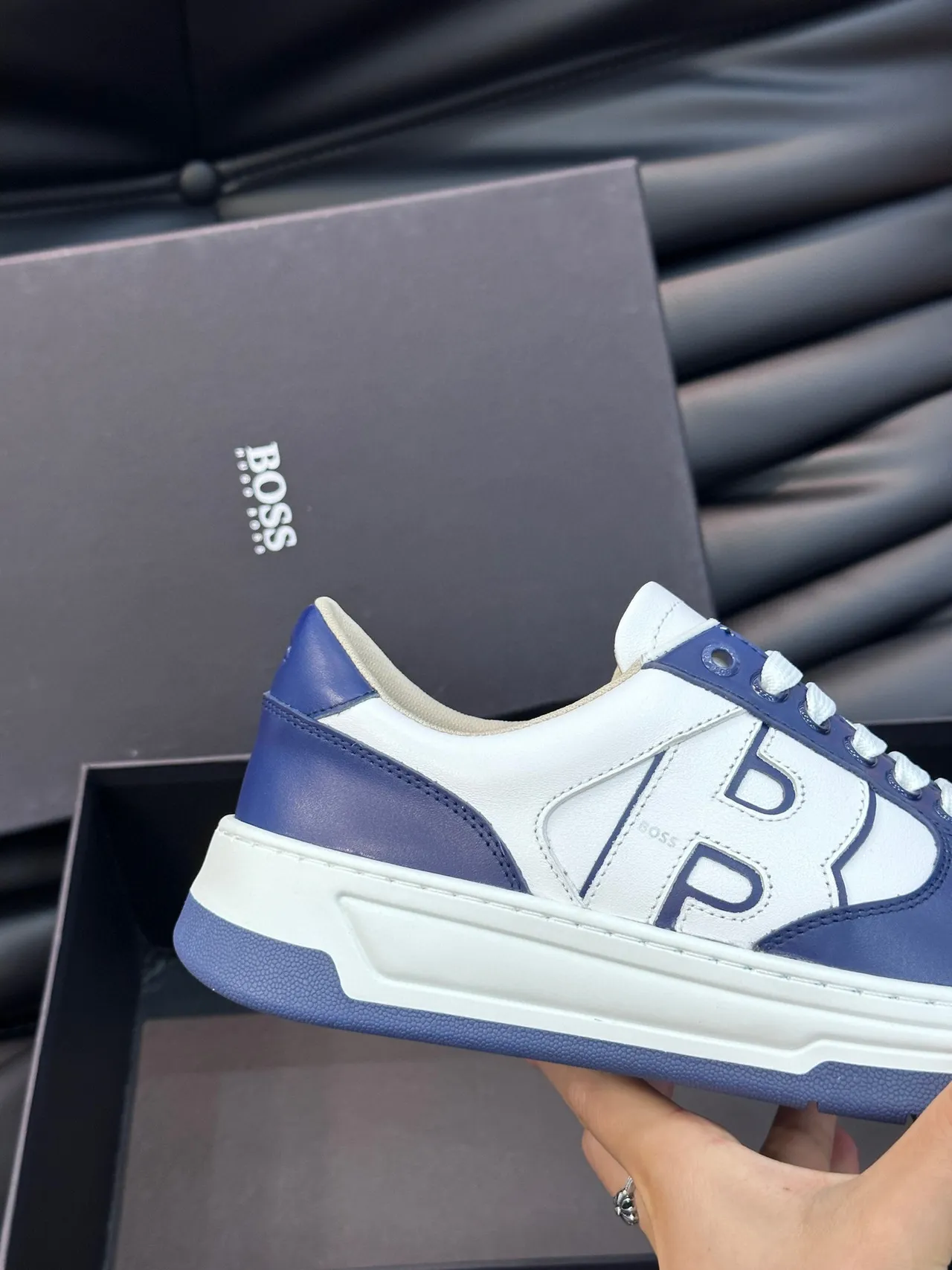 Hugo Boss Sneakers Lifestyle en Cuir Navy et Blanc de Deux Tons 5