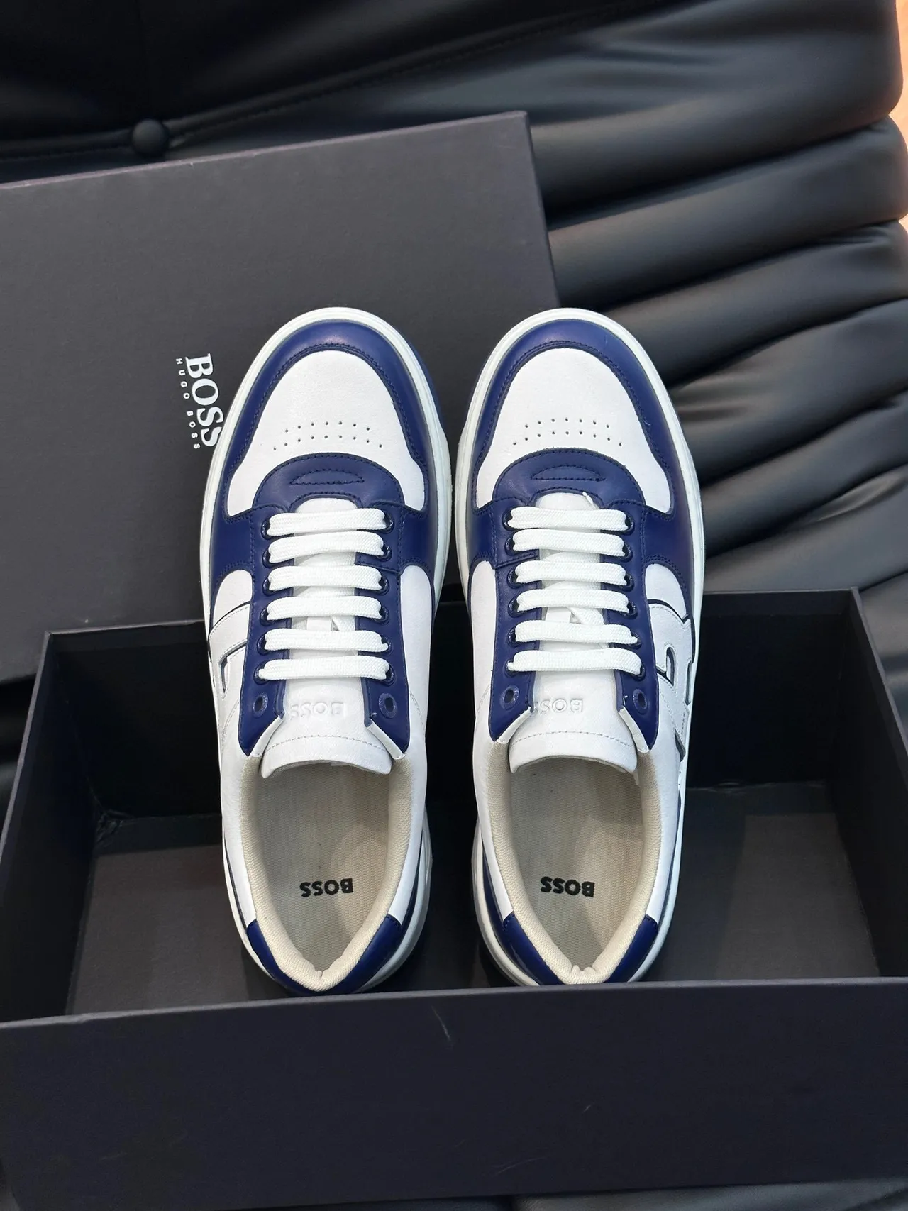 Hugo Boss Sneakers Lifestyle en Cuir Navy et Blanc de Deux Tons 7