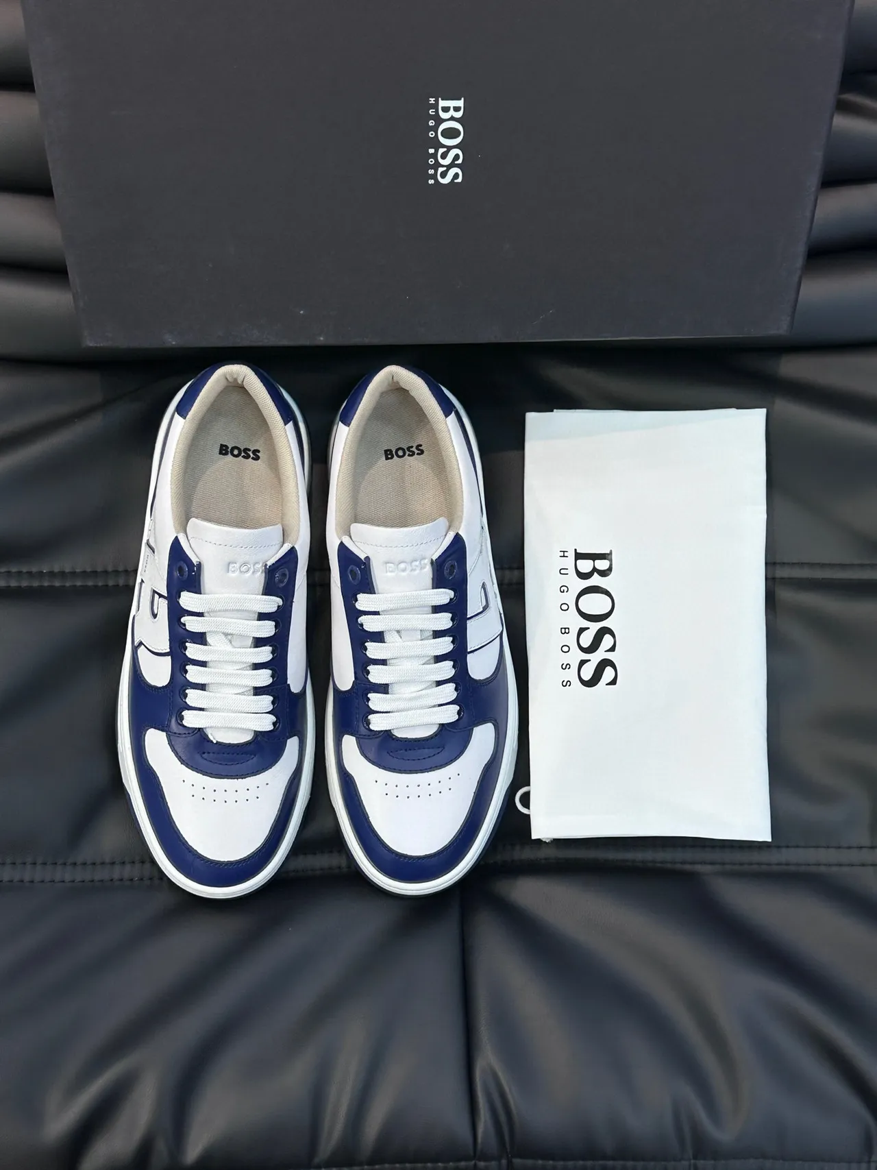 Hugo Boss Sneakers Lifestyle en Cuir Navy et Blanc de Deux Tons 8