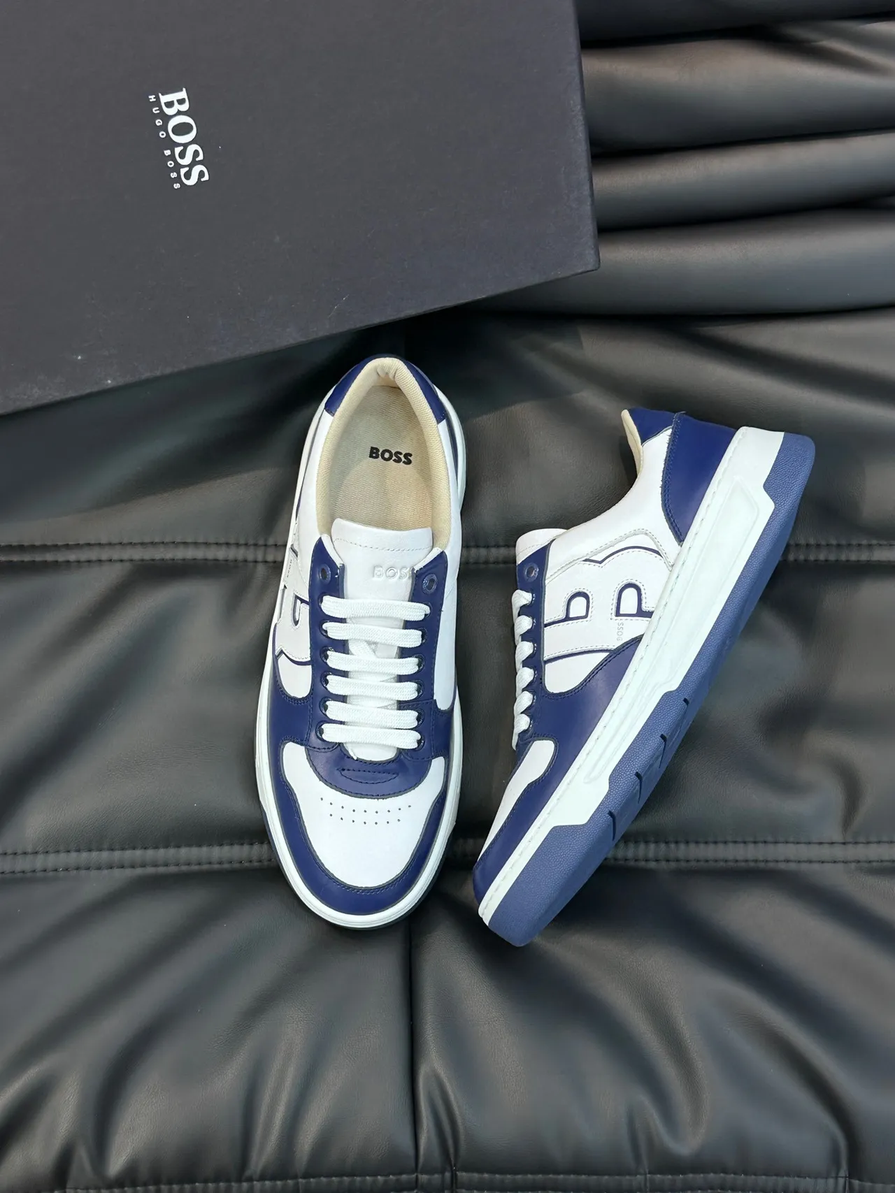 Hugo Boss Sneakers Lifestyle en Cuir Navy et Blanc de Deux Tons 9